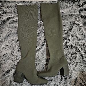 Over the knee thigh high boots stretch